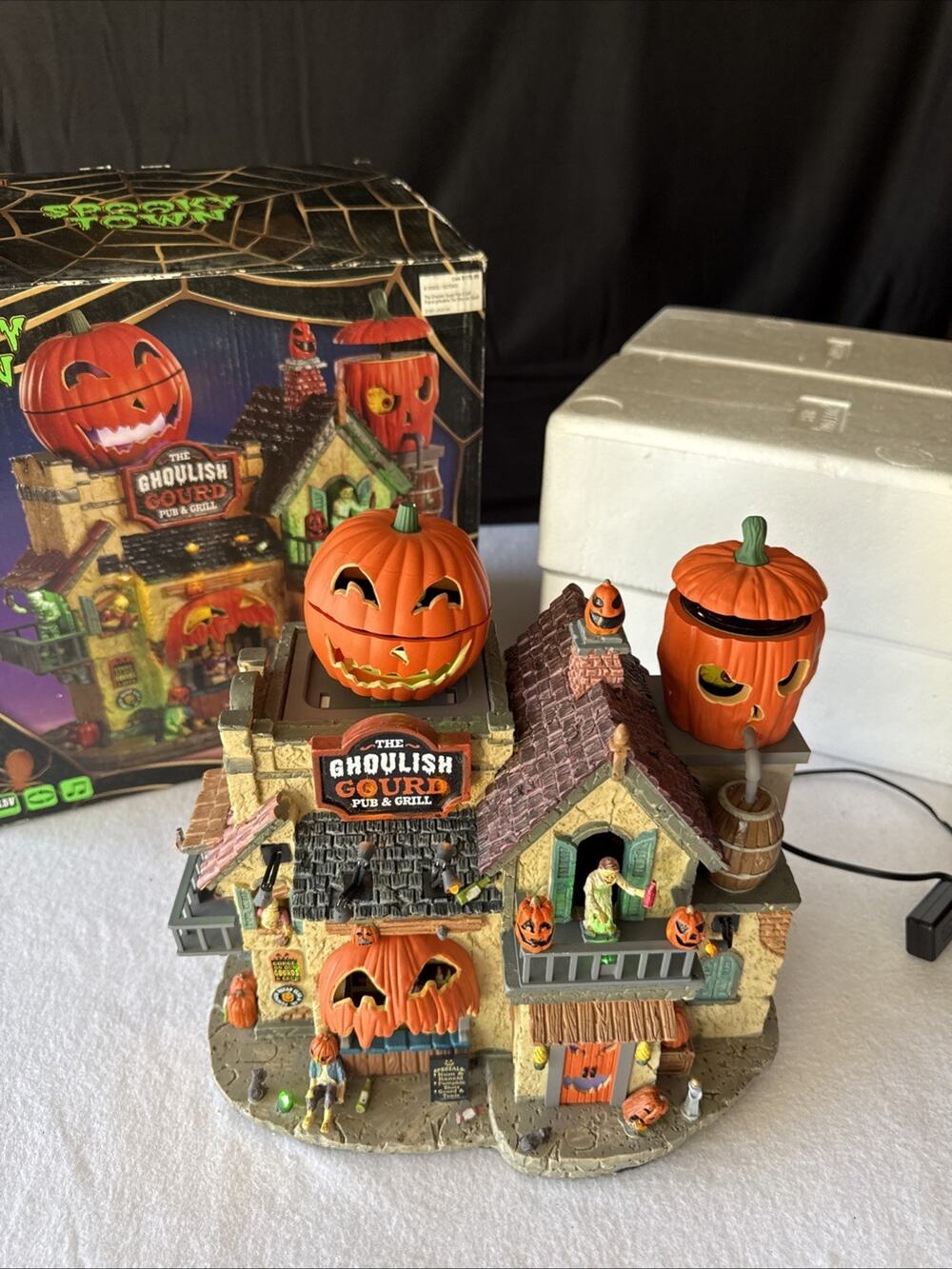 Spooky Town Lemax Ghoulish Gourd Pub And Grill Used As Display